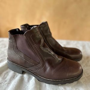 Ecco Womens Chelsea Boots Brown Leather  Round Toe Ankle 8-8.5